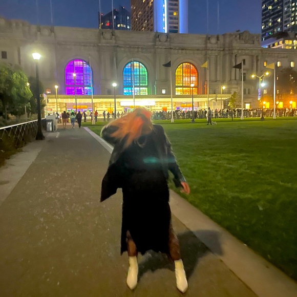 Meet your Posher, Lisette - Picture 1 of 1